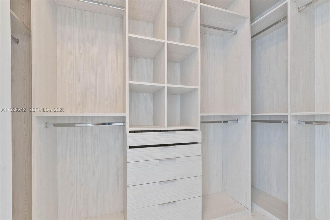 待售: $2,975,000 (2 贝兹, 3 浴室, 2070 平方英尺)