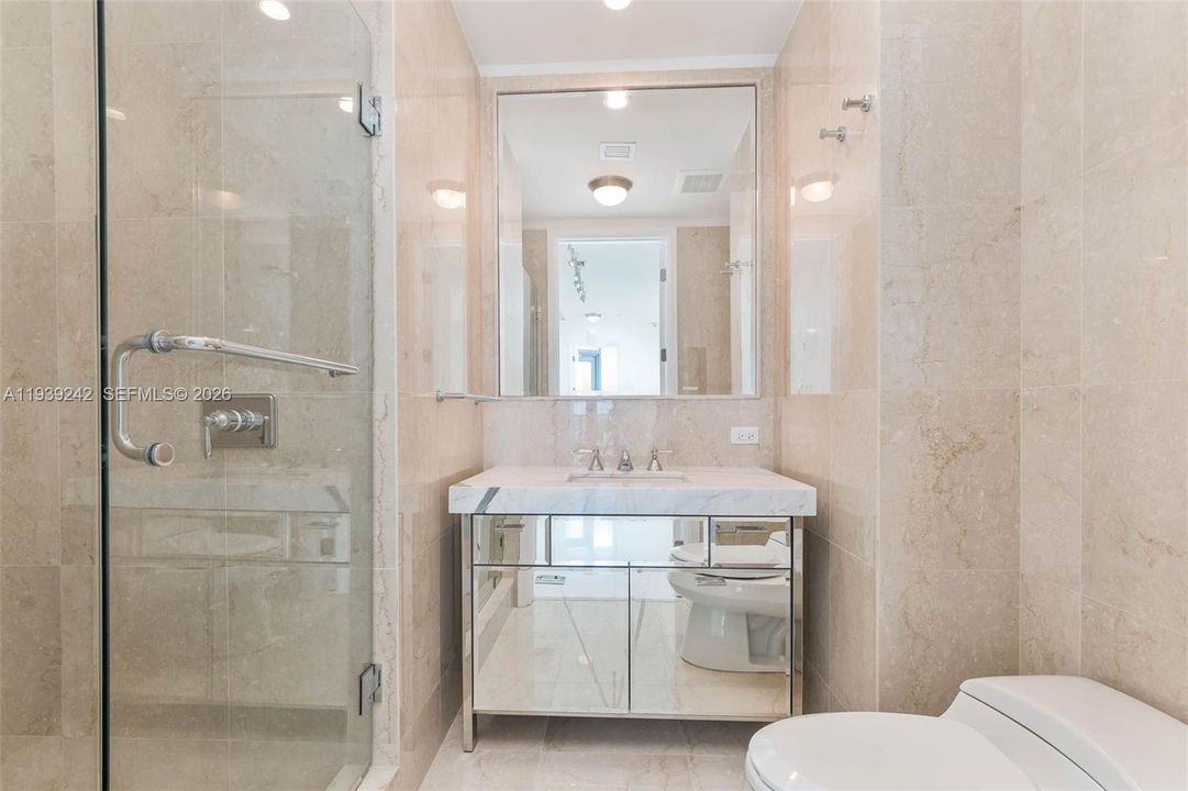 待售: $2,975,000 (2 贝兹, 3 浴室, 2070 平方英尺)