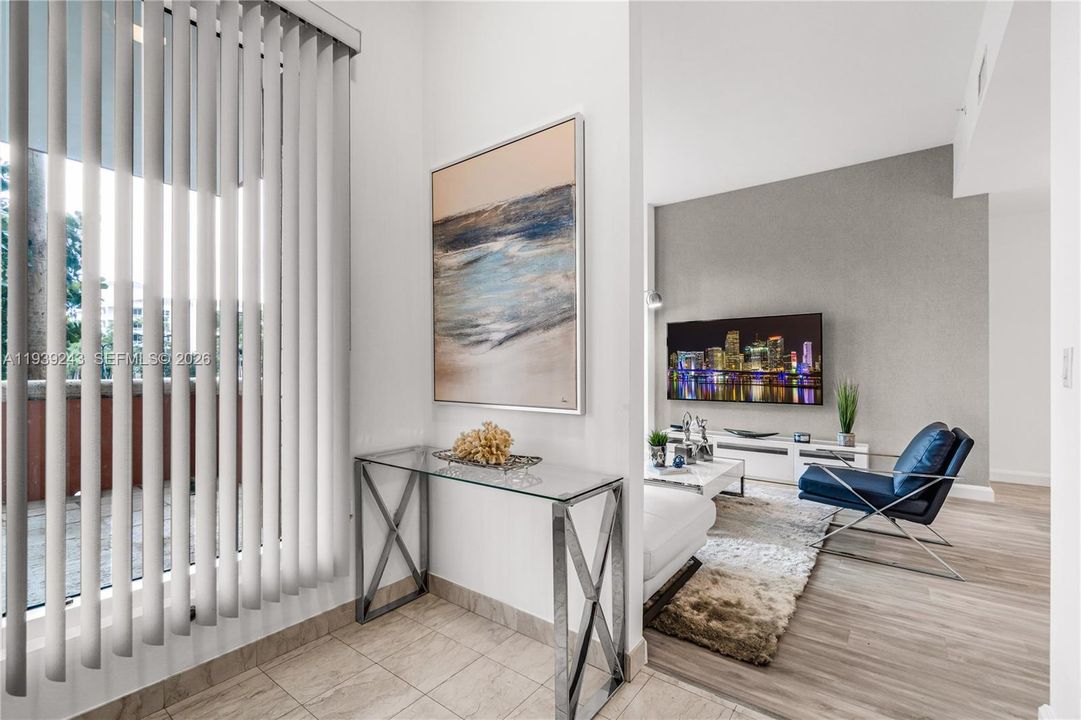 出租: $8,800 (2 贝兹, 2 浴室, 1330 平方英尺)