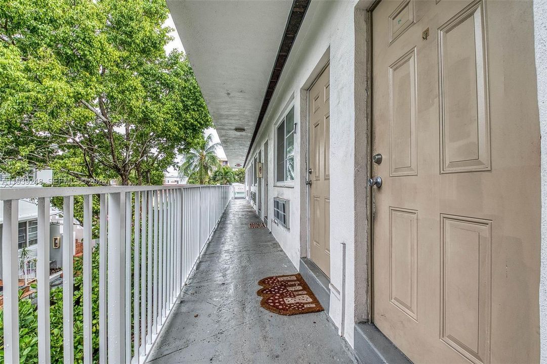 For Rent: $2,500 (2 beds, 2 baths, 700 Square Feet)