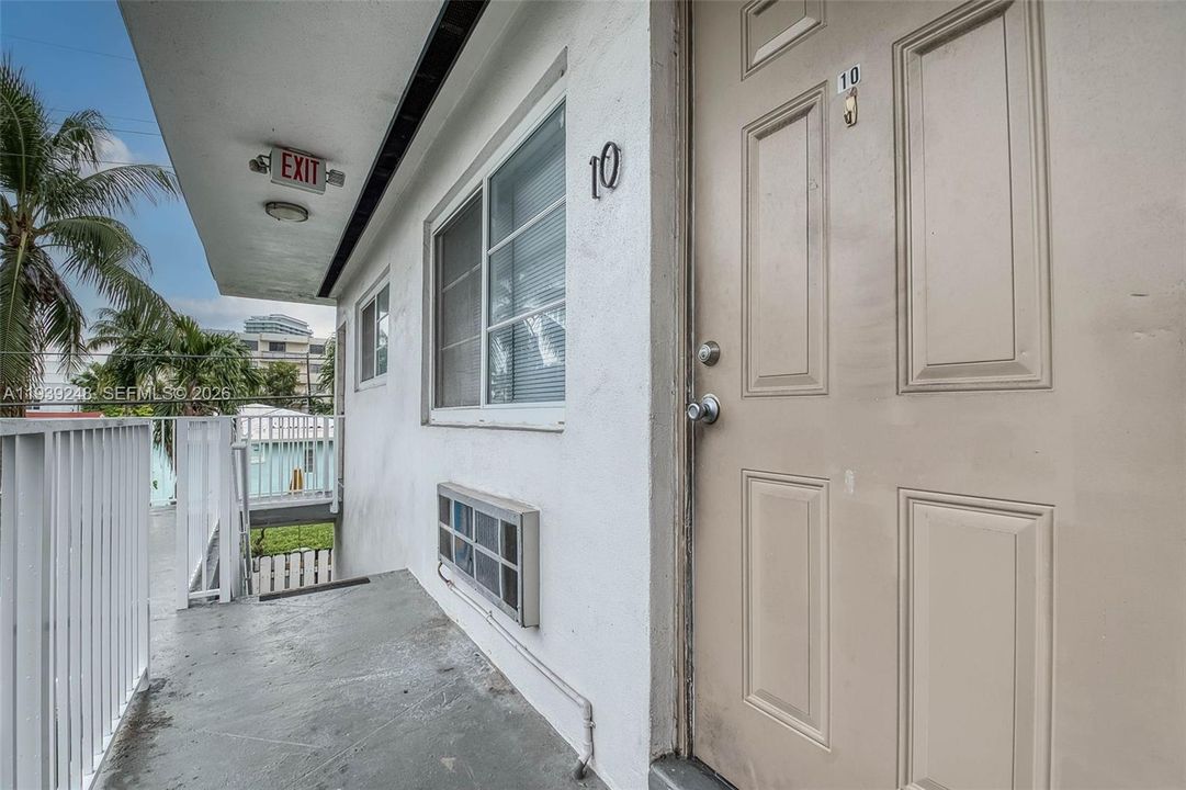 For Rent: $2,500 (2 beds, 2 baths, 700 Square Feet)