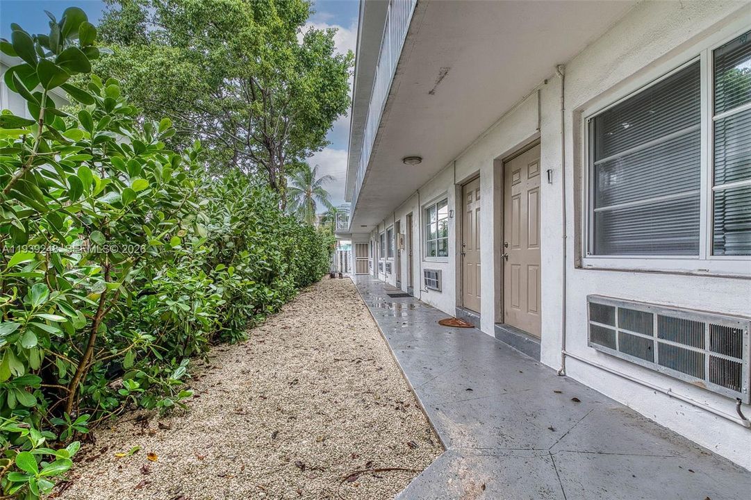 For Rent: $2,500 (2 beds, 2 baths, 700 Square Feet)