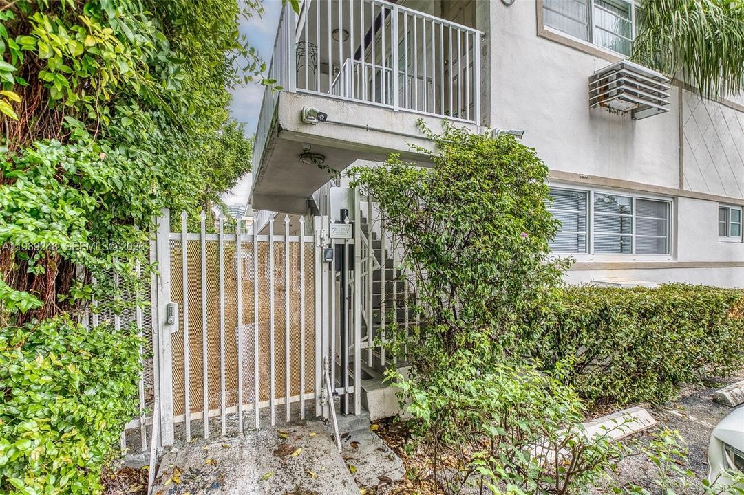 For Rent: $2,500 (2 beds, 2 baths, 700 Square Feet)