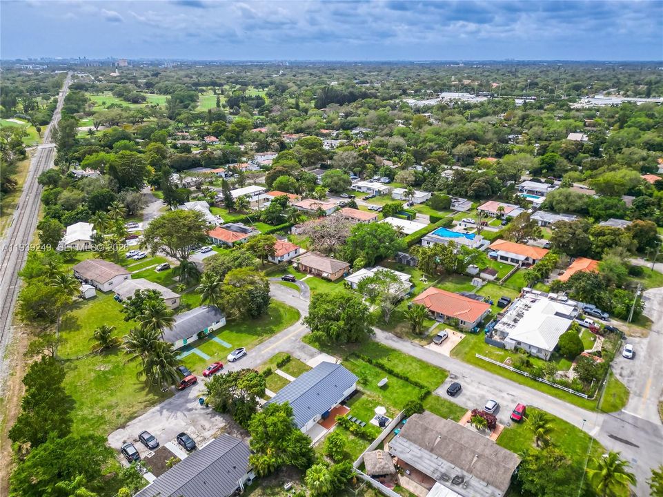 For Rent: $2,850 (2 beds, 1 baths, 840 Square Feet)