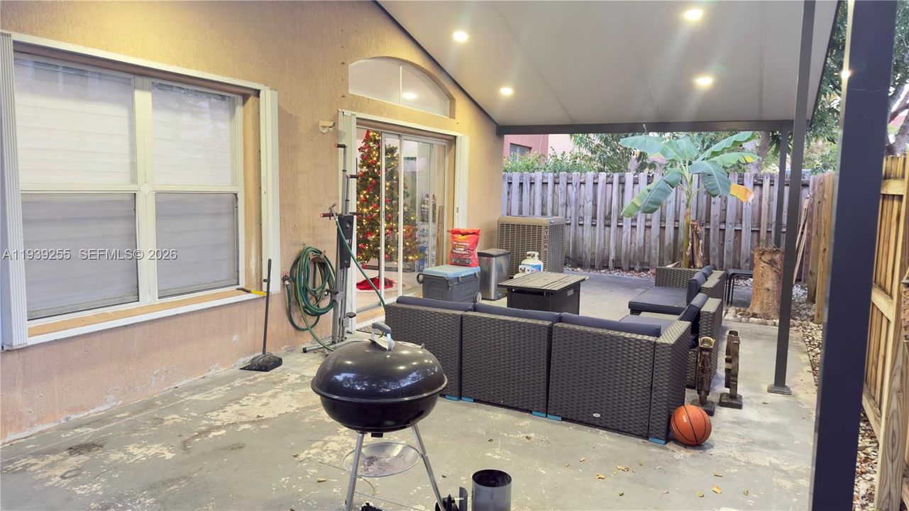 В аренду: $3,000 (3 спален, 2 ванн, 1336 Квадратных фут)