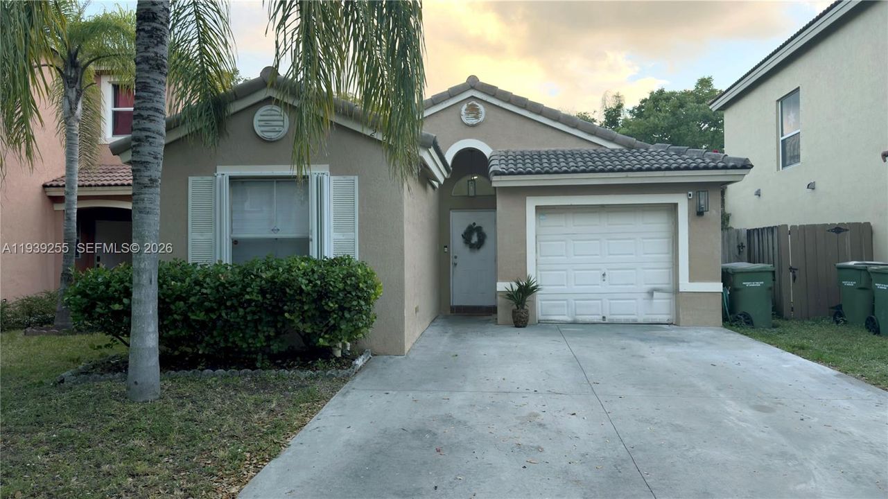 В аренду: $3,000 (3 спален, 2 ванн, 1336 Квадратных фут)