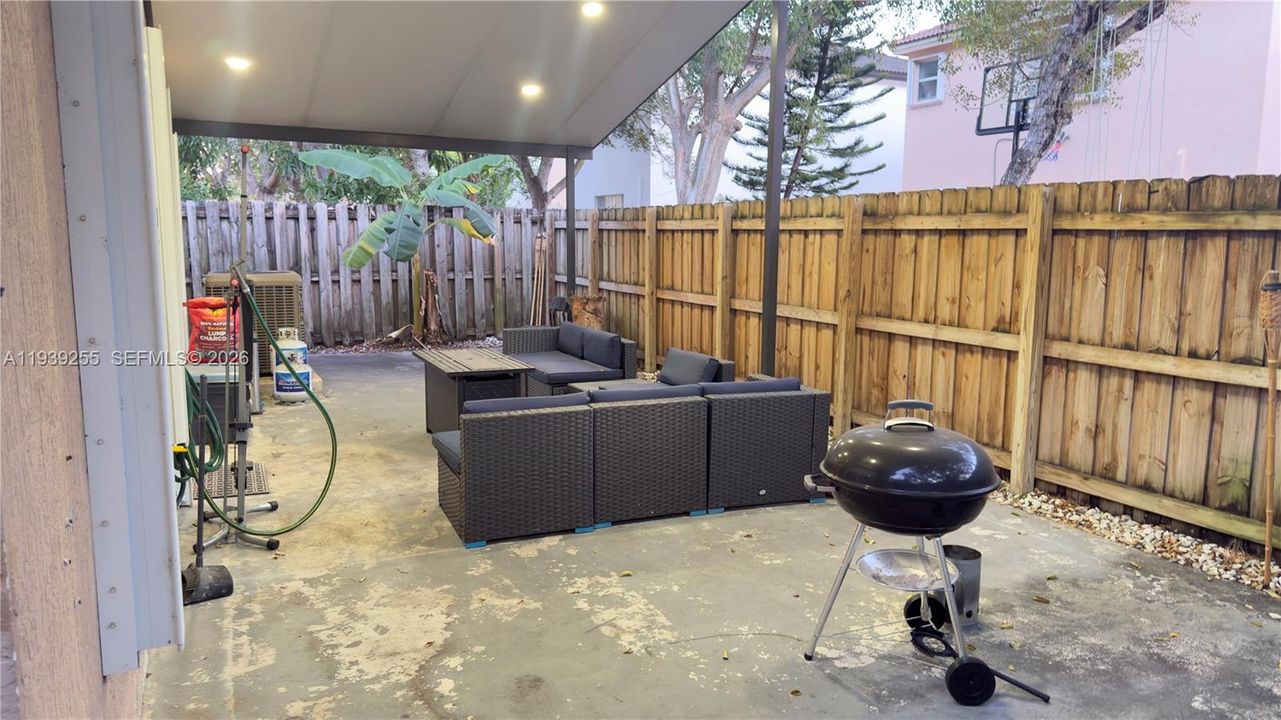 В аренду: $3,000 (3 спален, 2 ванн, 1336 Квадратных фут)