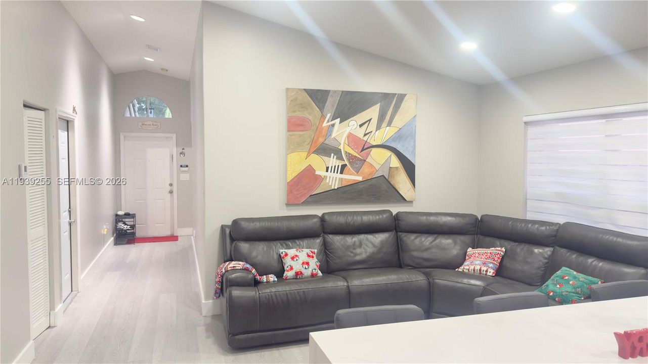 В аренду: $3,000 (3 спален, 2 ванн, 1336 Квадратных фут)