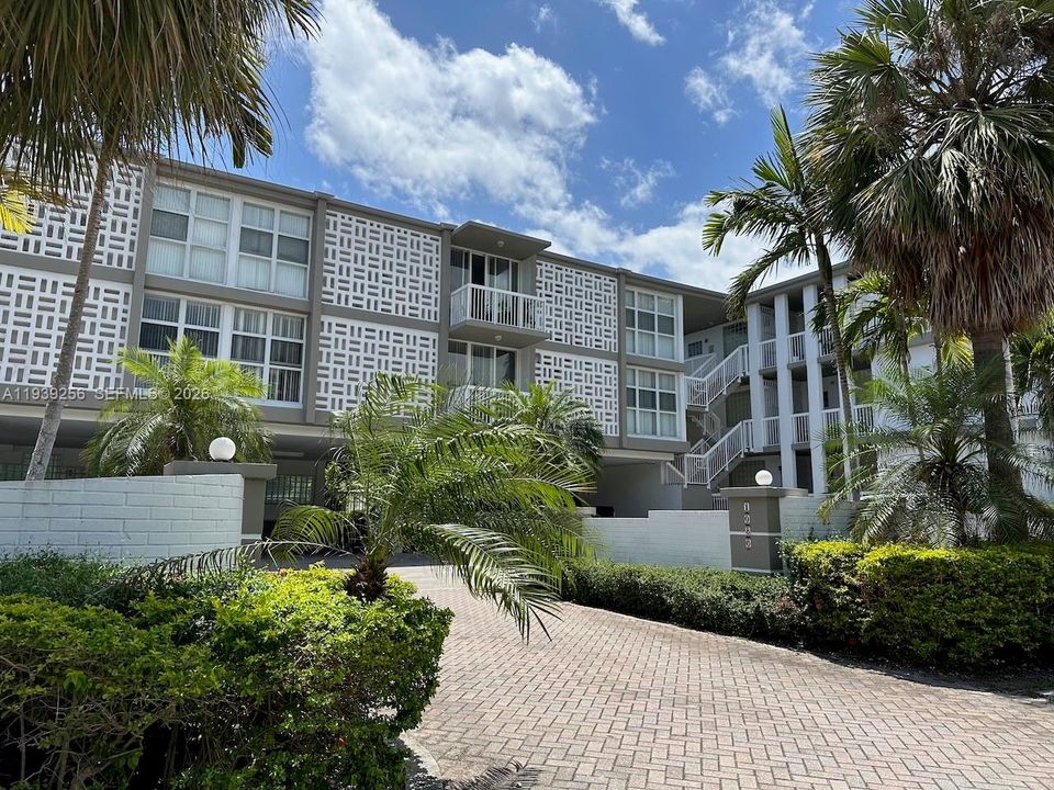 For Rent: $2,650 (2 beds, 2 baths, 1500 Square Feet)