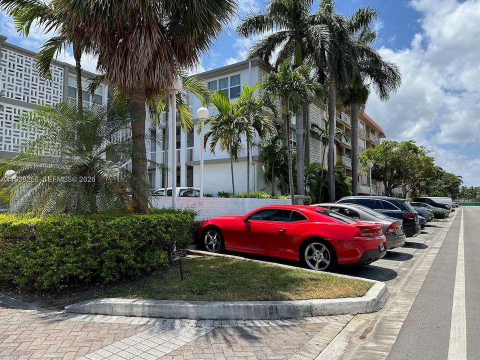 For Rent: $2,650 (2 beds, 2 baths, 1500 Square Feet)