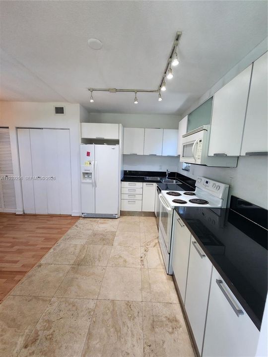 For Rent: $2,650 (2 beds, 2 baths, 1500 Square Feet)