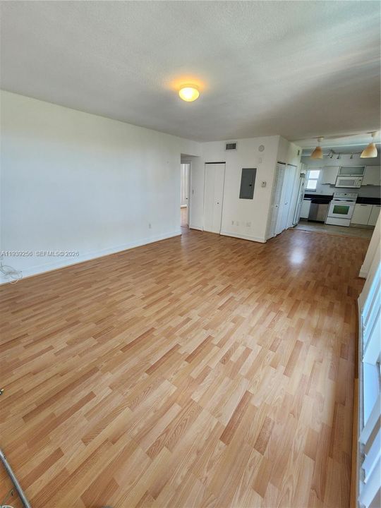 For Rent: $2,650 (2 beds, 2 baths, 1500 Square Feet)