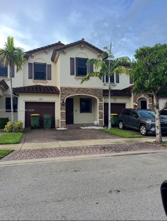 出租: $3,000 (3 贝兹, 2 浴室, 1642 平方英尺)