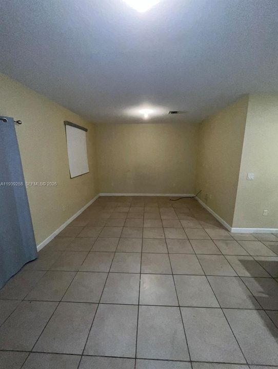 出租: $3,000 (3 贝兹, 2 浴室, 1642 平方英尺)