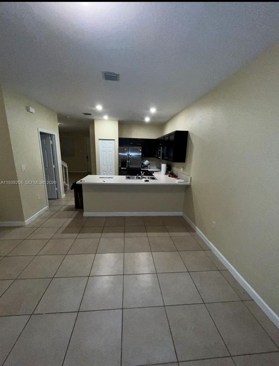 出租: $3,000 (3 贝兹, 2 浴室, 1642 平方英尺)