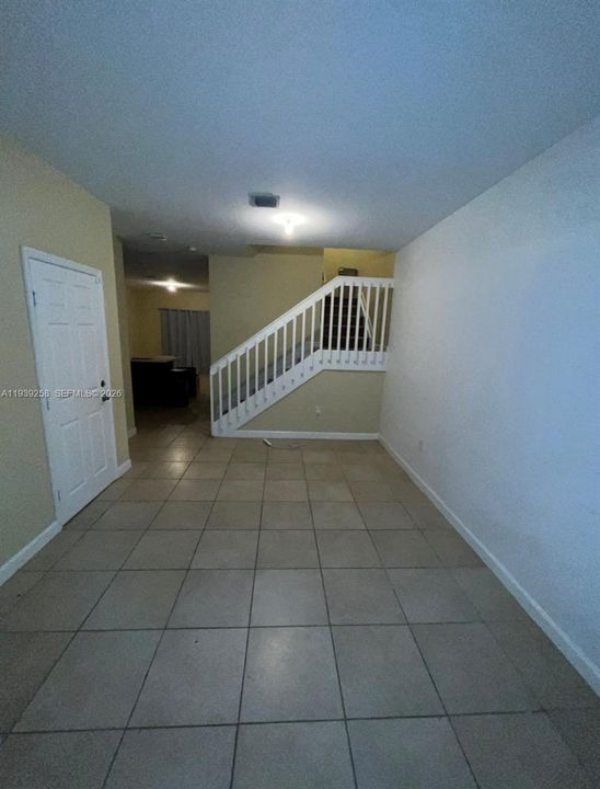 出租: $3,000 (3 贝兹, 2 浴室, 1642 平方英尺)