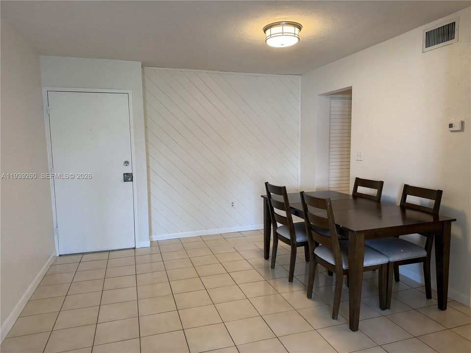 En Venta: $350,000 (2 camas, 2 baños, 1177 Pies cuadrados)