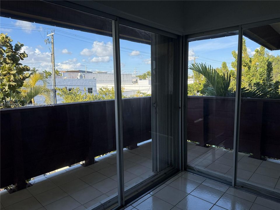 En Venta: $350,000 (2 camas, 2 baños, 1177 Pies cuadrados)