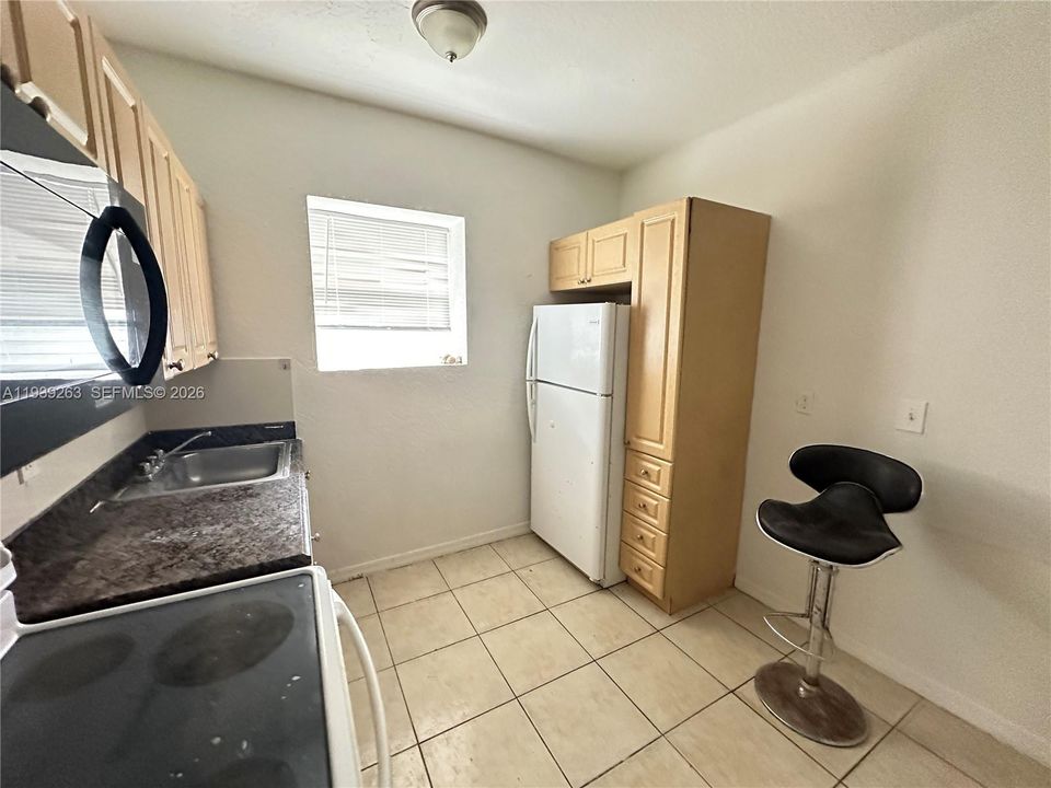 For Rent: $1,700 (2 beds, 1 baths, 615 Square Feet)