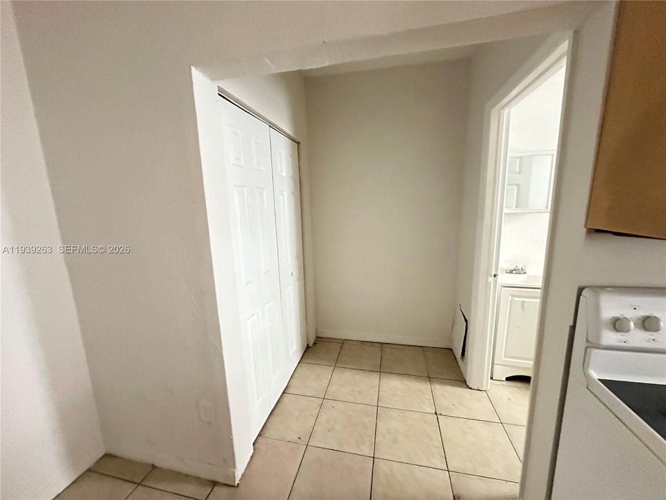 For Rent: $1,700 (2 beds, 1 baths, 615 Square Feet)