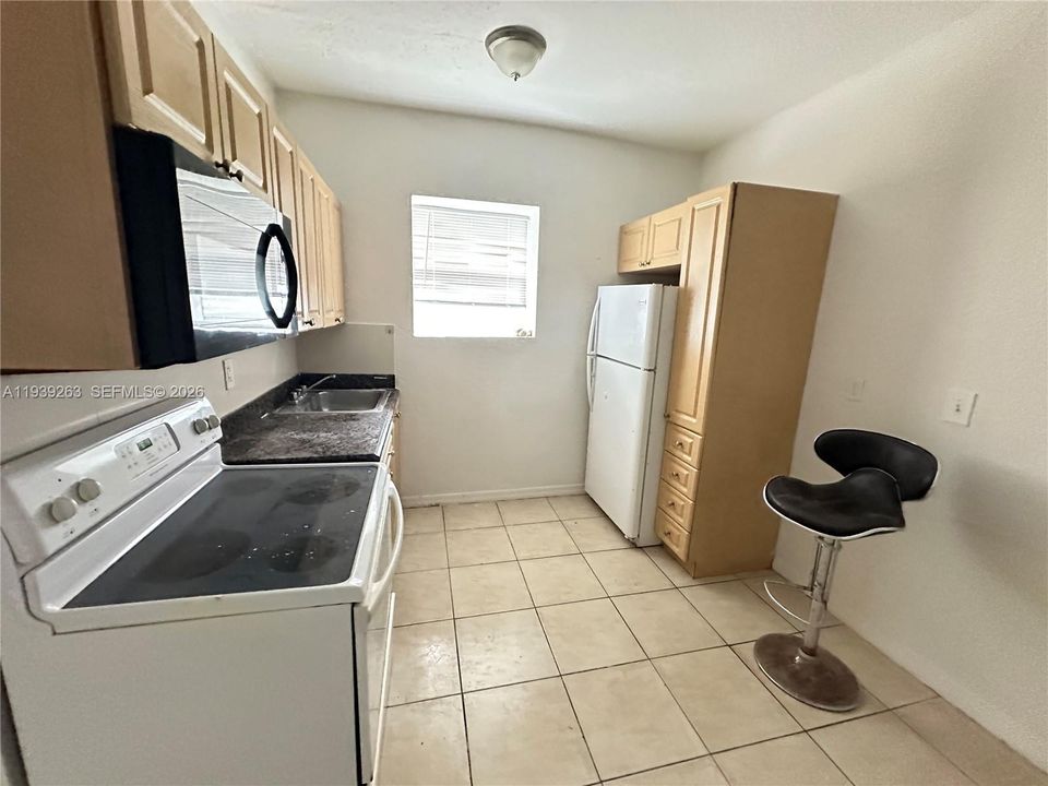 For Rent: $1,700 (2 beds, 1 baths, 615 Square Feet)