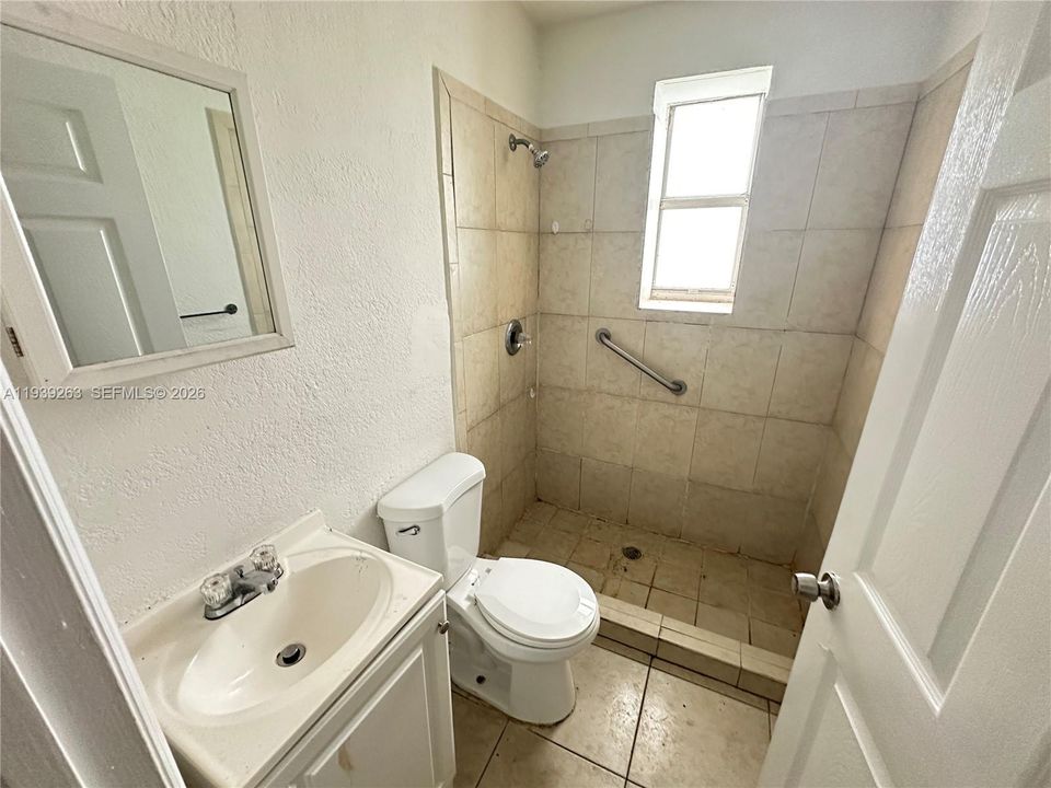 For Rent: $1,700 (2 beds, 1 baths, 615 Square Feet)