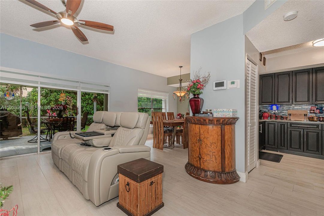 出租: $2,900 (2 贝兹, 2 浴室, 1316 平方英尺)