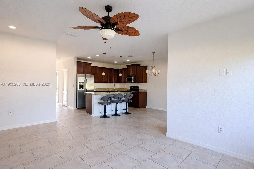 Недавно продано: $229,900 (3 спален, 2 ванн, 1468 Квадратных фут)