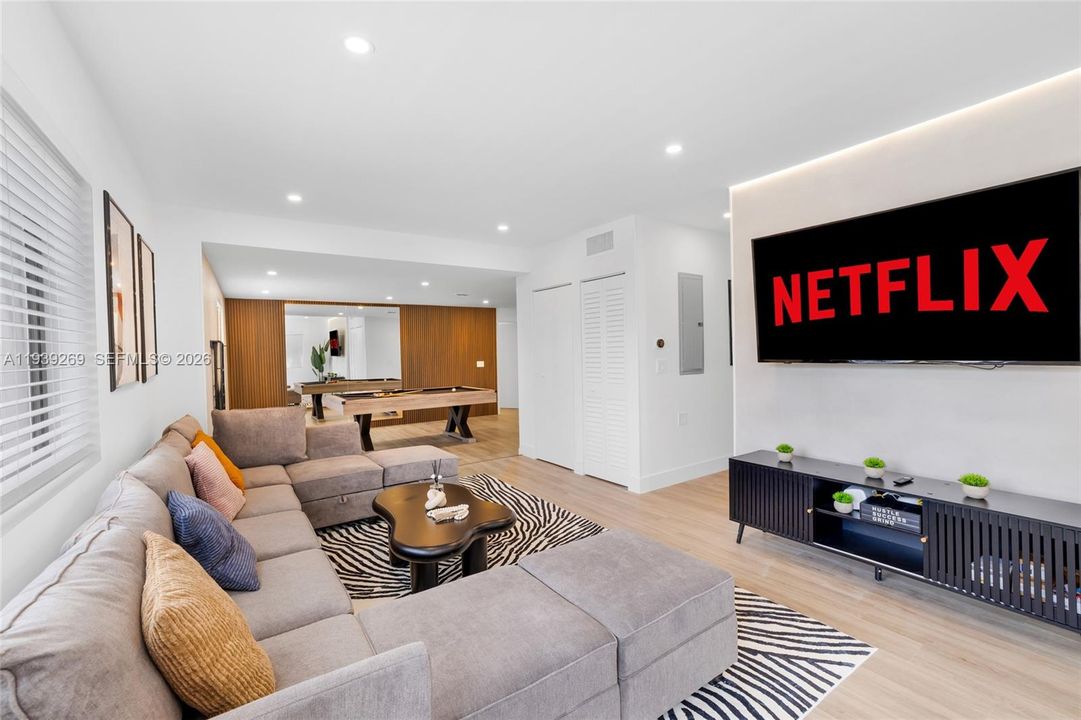 待售: $1,250,000 (5 贝兹, 3 浴室, 1578 平方英尺)