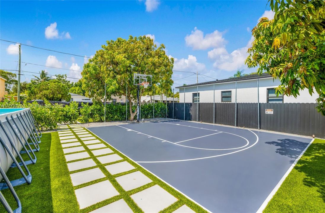 待售: $1,250,000 (5 贝兹, 3 浴室, 1578 平方英尺)