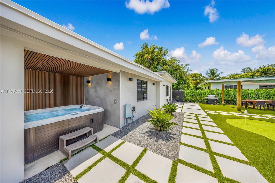 待售: $1,250,000 (5 贝兹, 3 浴室, 1578 平方英尺)