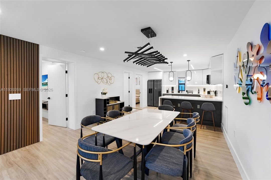 待售: $1,250,000 (5 贝兹, 3 浴室, 1578 平方英尺)