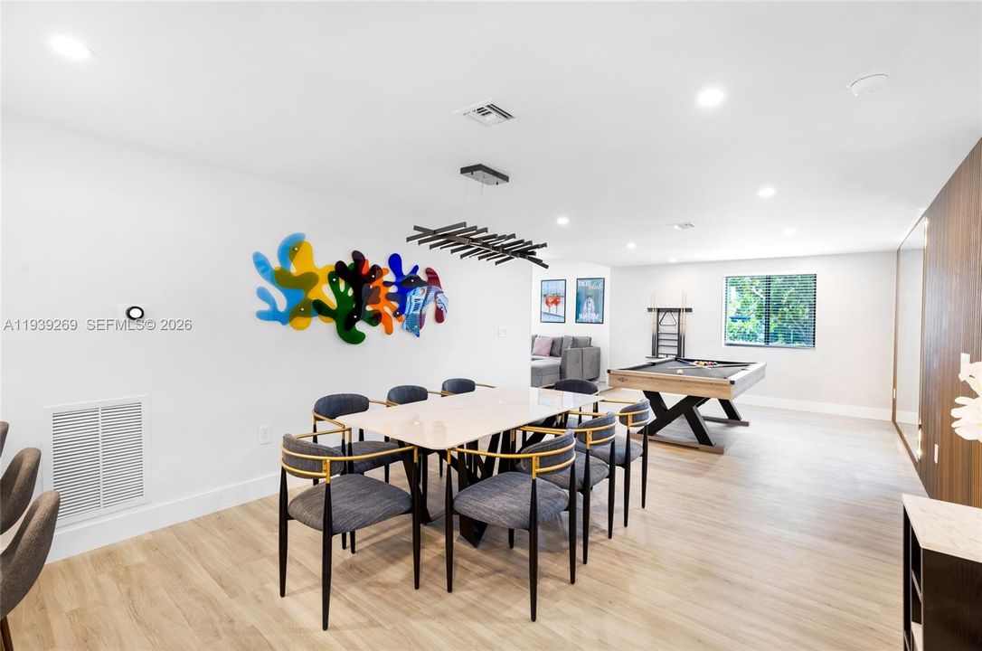 待售: $1,250,000 (5 贝兹, 3 浴室, 1578 平方英尺)