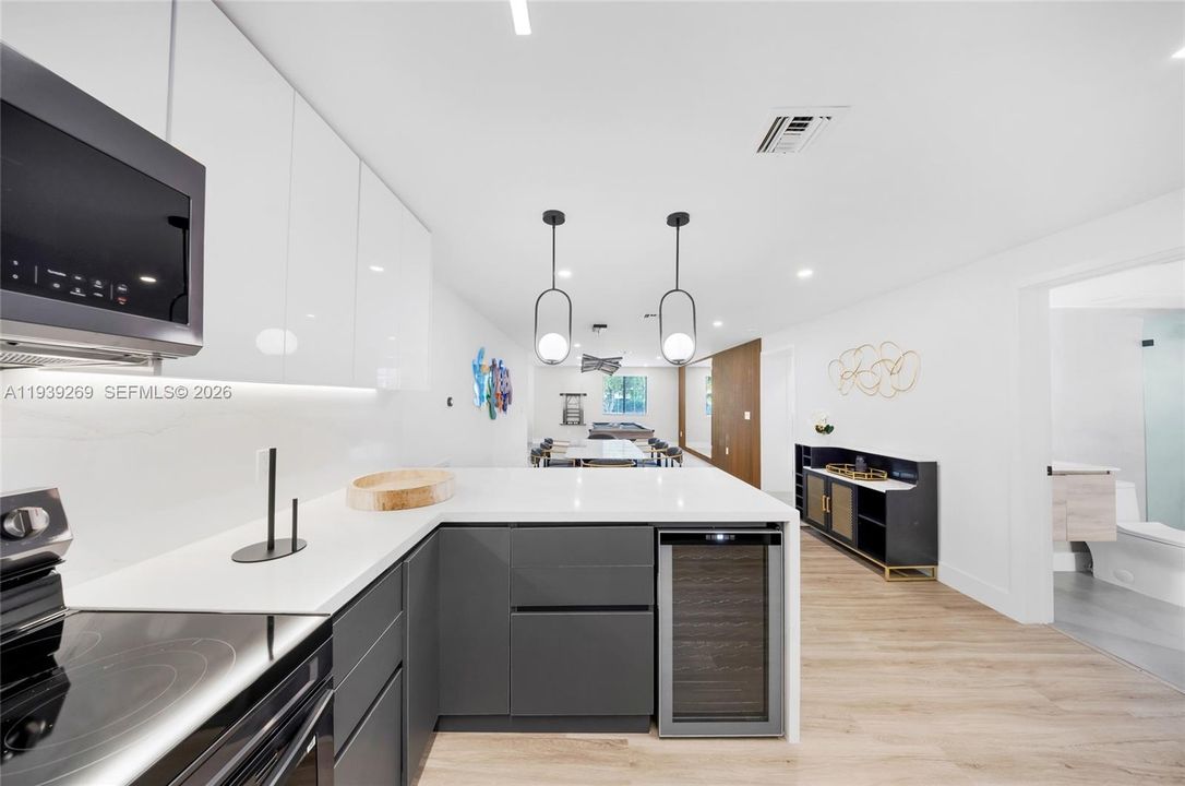 待售: $1,250,000 (5 贝兹, 3 浴室, 1578 平方英尺)