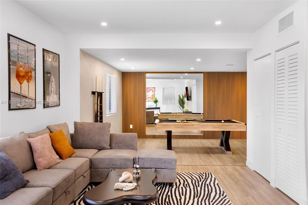 待售: $1,250,000 (5 贝兹, 3 浴室, 1578 平方英尺)