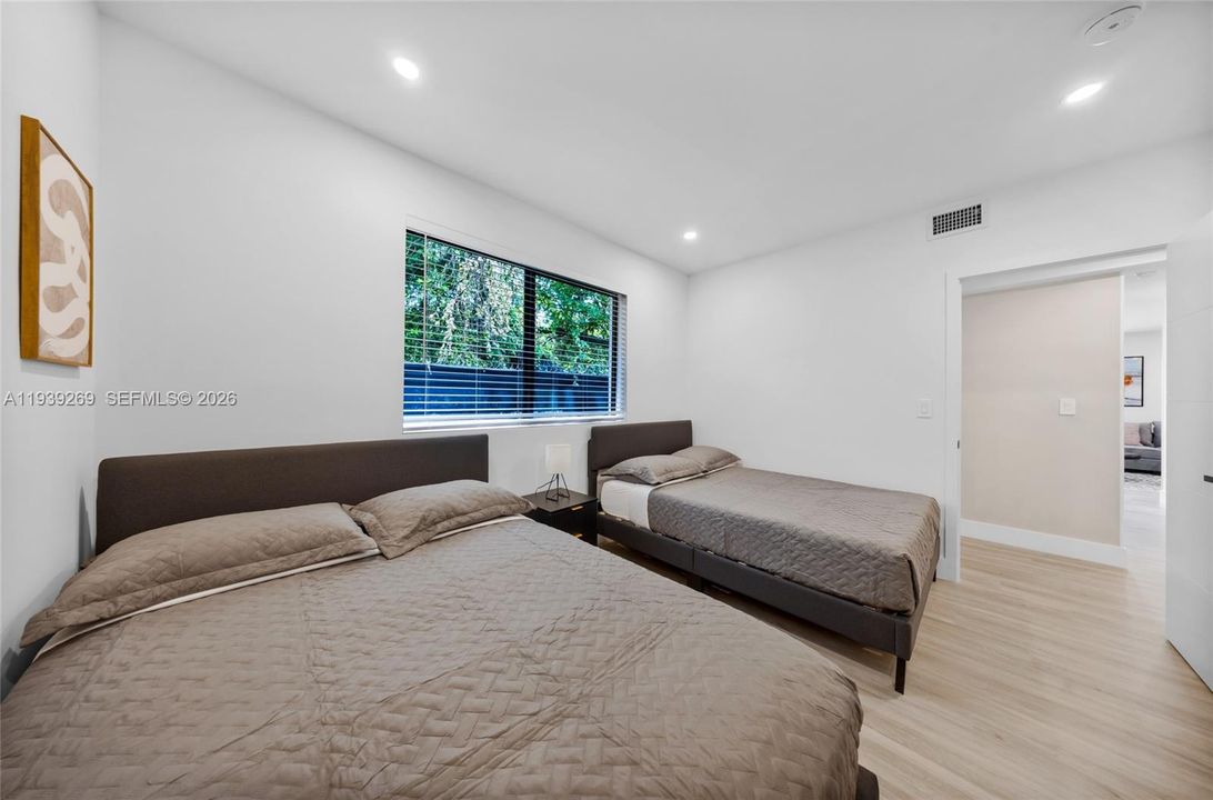 待售: $1,250,000 (5 贝兹, 3 浴室, 1578 平方英尺)