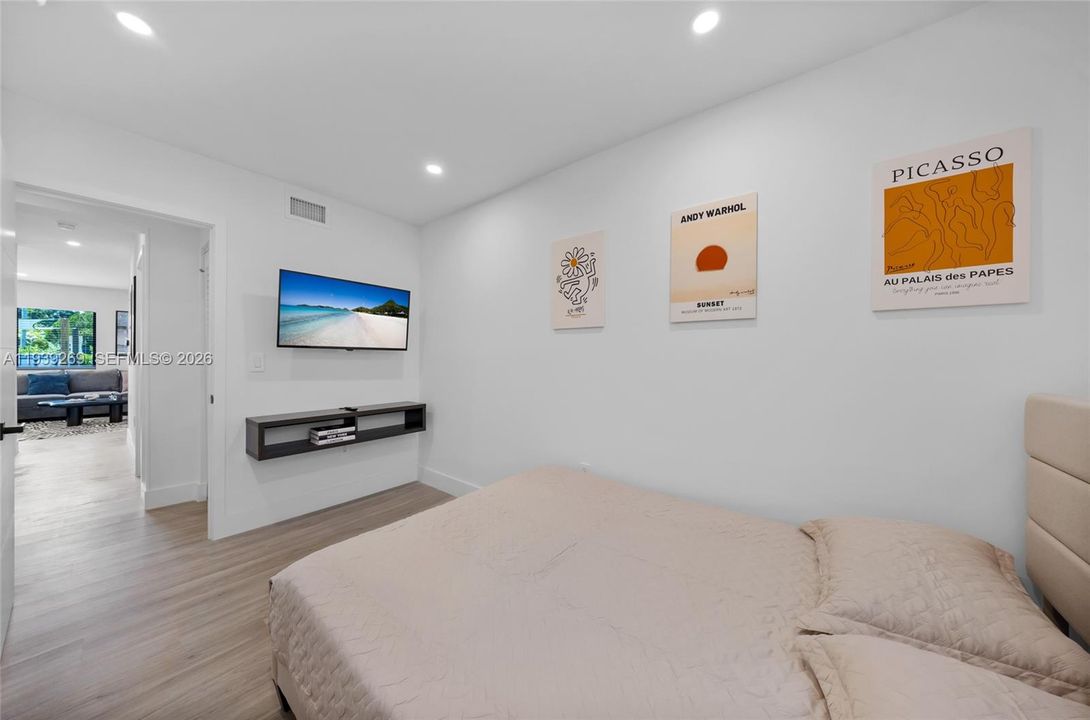 待售: $1,250,000 (5 贝兹, 3 浴室, 1578 平方英尺)