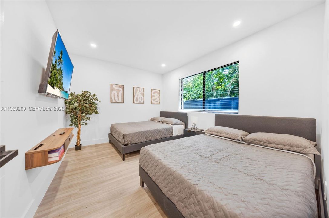 待售: $1,250,000 (5 贝兹, 3 浴室, 1578 平方英尺)