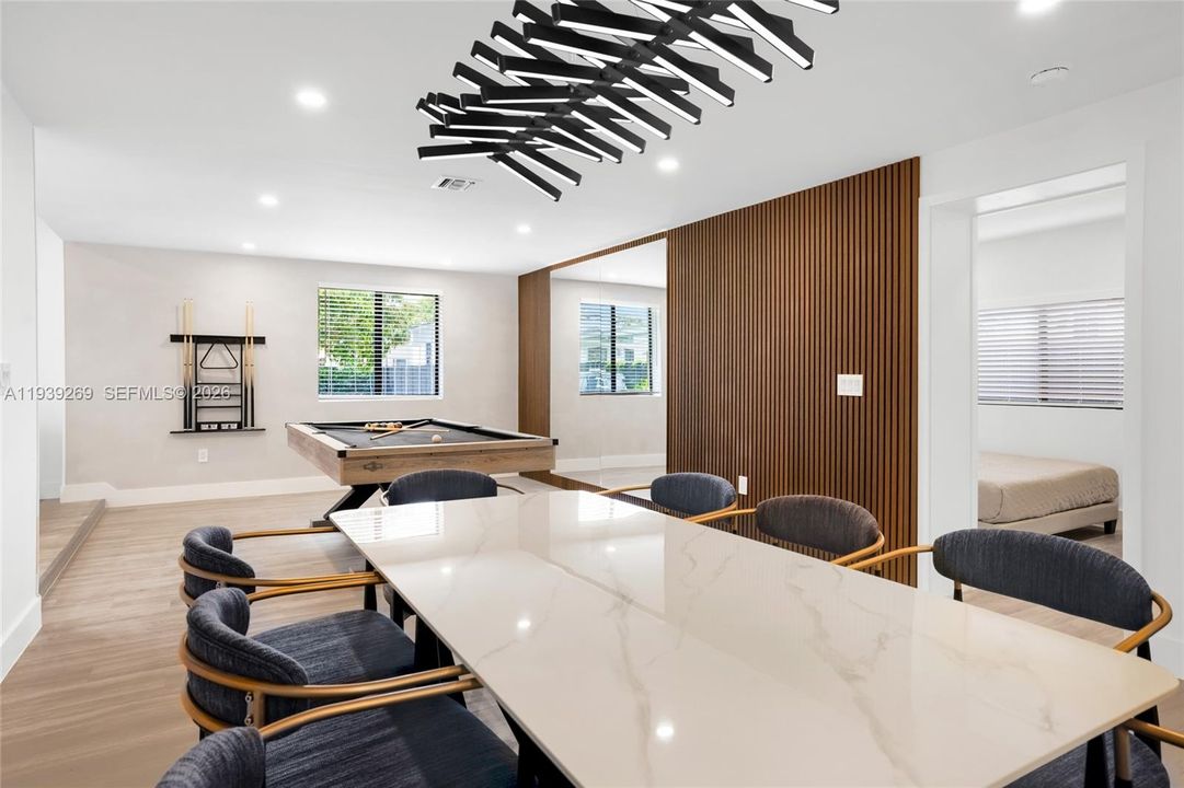 待售: $1,250,000 (5 贝兹, 3 浴室, 1578 平方英尺)