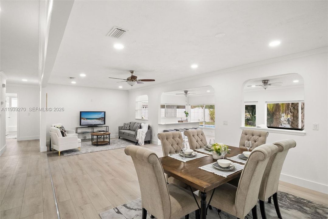 待售: $899,000 (3 贝兹, 2 浴室, 2424 平方英尺)