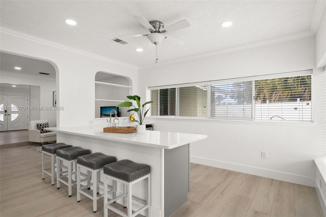 待售: $899,000 (3 贝兹, 2 浴室, 2424 平方英尺)