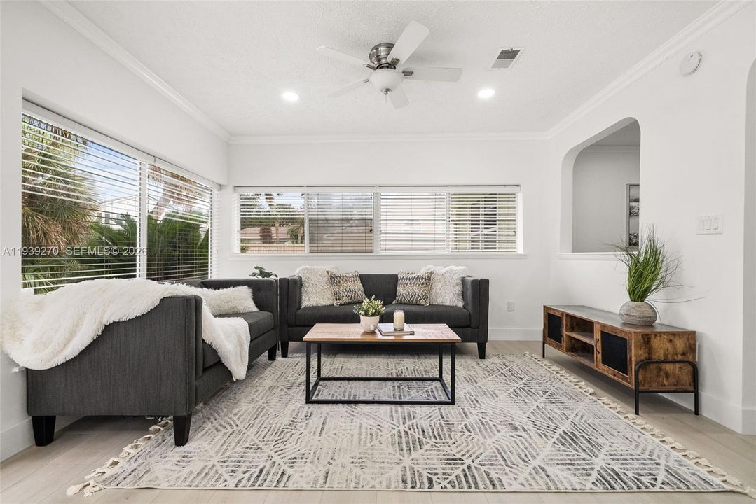 待售: $899,000 (3 贝兹, 2 浴室, 2424 平方英尺)