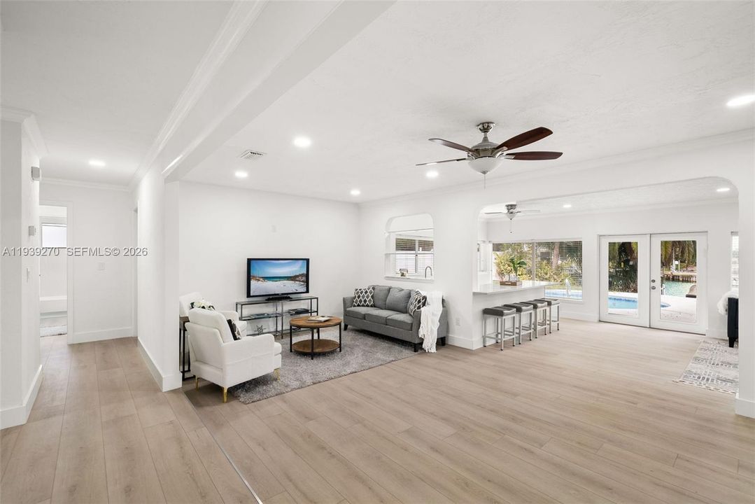 待售: $899,000 (3 贝兹, 2 浴室, 2424 平方英尺)