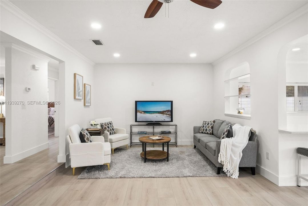 待售: $899,000 (3 贝兹, 2 浴室, 2424 平方英尺)