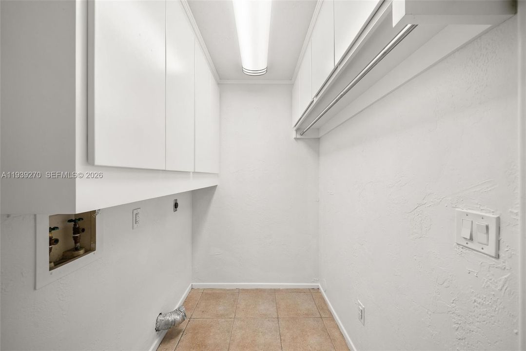 待售: $899,000 (3 贝兹, 2 浴室, 2424 平方英尺)