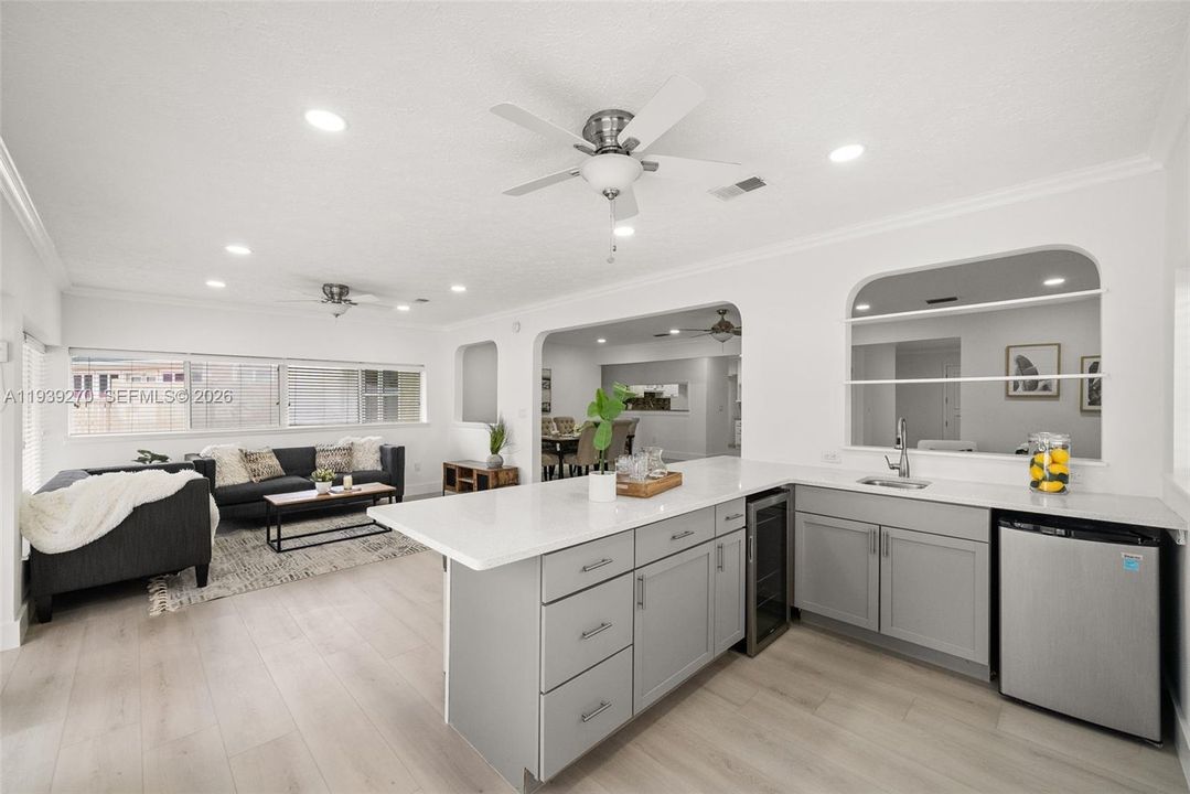 待售: $899,000 (3 贝兹, 2 浴室, 2424 平方英尺)