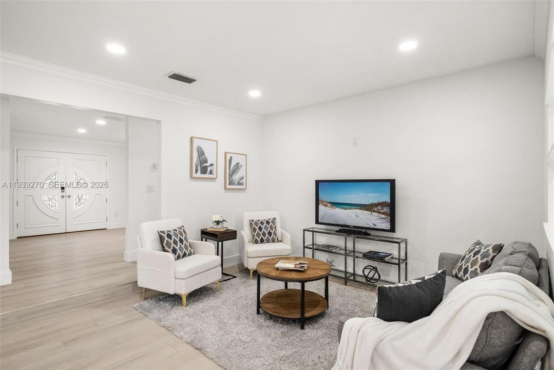 待售: $899,000 (3 贝兹, 2 浴室, 2424 平方英尺)