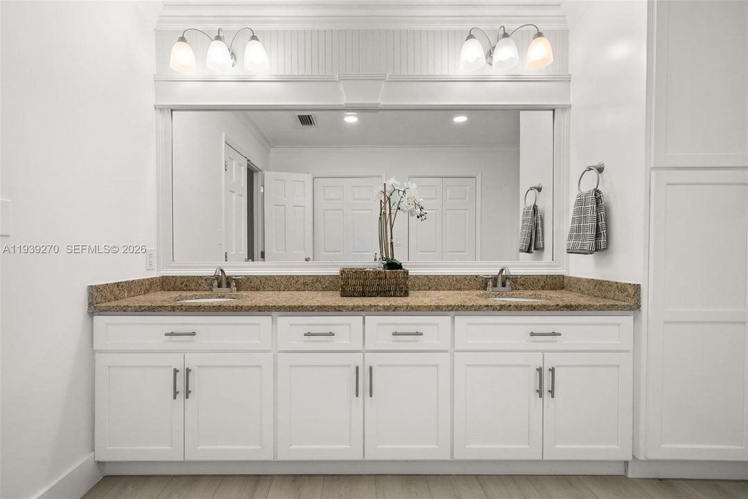 待售: $899,000 (3 贝兹, 2 浴室, 2424 平方英尺)