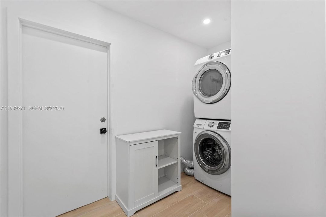 For Sale: $2,250,000 (4 beds, 4 baths, 2931 Square Feet)