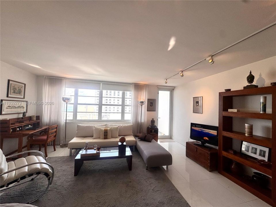 For Sale: $559,000 (0 beds, 1 baths, 550 Square Feet)